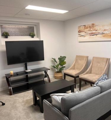Transcona Apartment | Cozy Basement Suite - Guest Rated 9.3/10 for Comfort