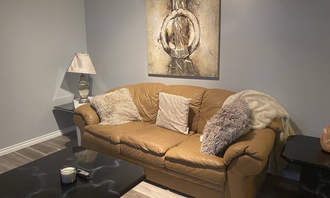 St. Albert House | Cozy Basement Suite in a Quiet Neighborhood with Pool