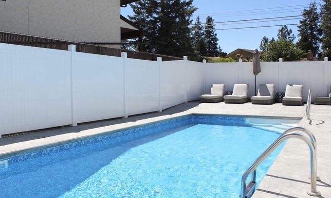 Okanagan-Similkameen House | Idyllic Basement Suite with Pool & Ocean View