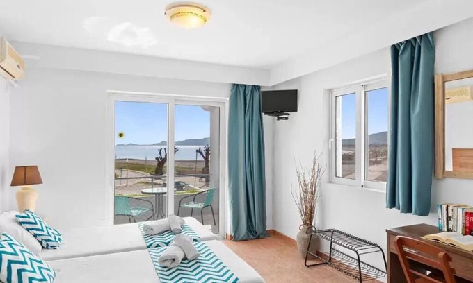 Haraki Bed & Breakfast | Cozy Double Room Ideal for Families with Kids