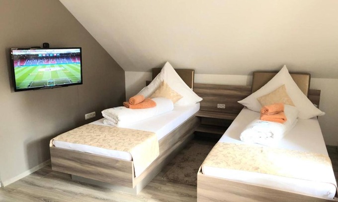 Adorf Apartment | Comfortable Triple Room with Shared Bathroom & Breakfast