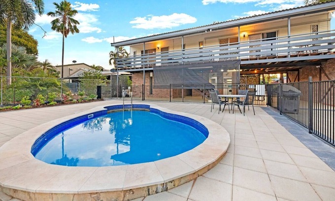 Leanyer House | Relax at Baroalba: A Poolside Family Getaway Awaits