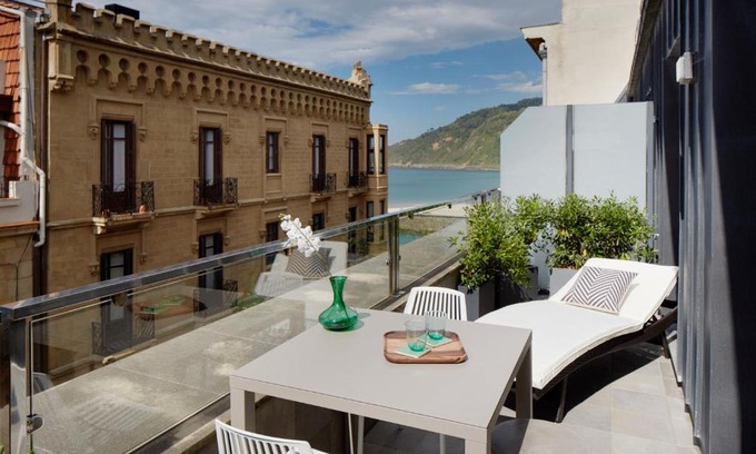 Old Town Apartment | Family-Friendly Basque Terrace: 4-Star Stay with High Ratings