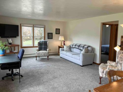 Afton Apartment | Child-Friendly Retreat at Bass Creek's Apt B Front