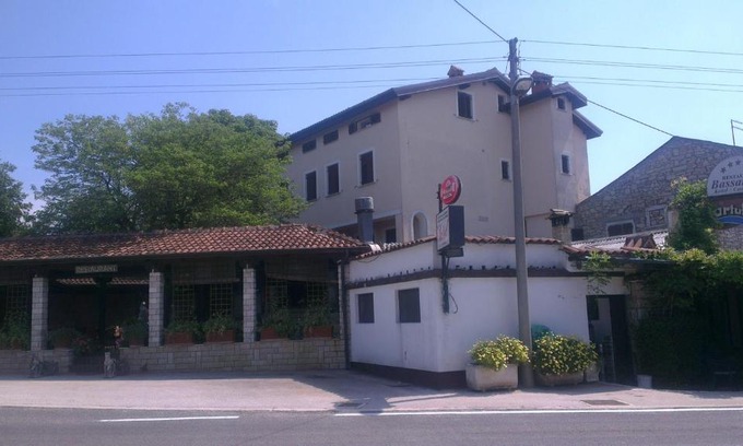 Kastel Hotel | Discover Bassanese Kastel: Pet-Friendly Stay with Breakfast