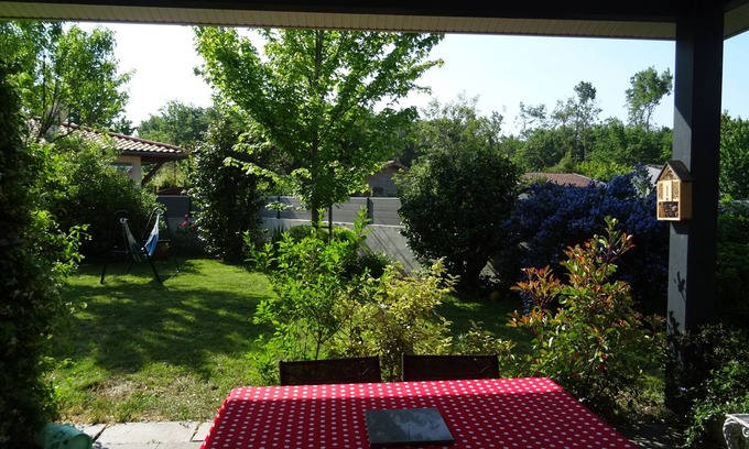 Biganos House | Guest Rated: Bassin Arcachon Retreat with Pool & Spa