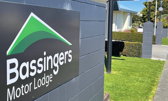Levin Hotel | Inviting Bassingers Motor Lodge: Family-Friendly with Breakfast