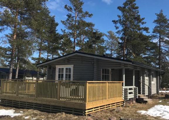Finstrom House | Explore Bastöstugby Stuga 17: Pet & Child Friendly Retreat