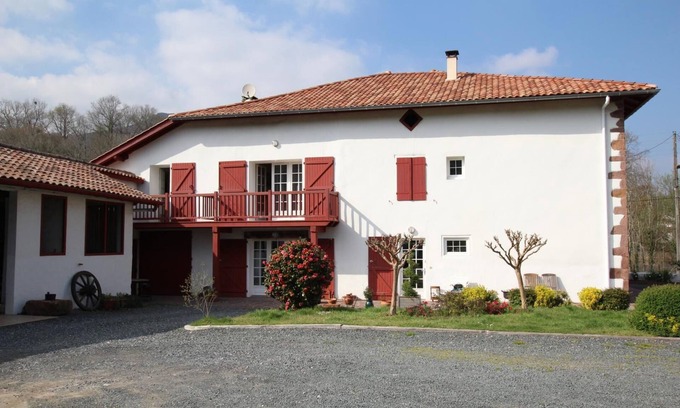 Bidarray House | Family-Friendly Bastanondo in Bidarray with Kitchen Amenities