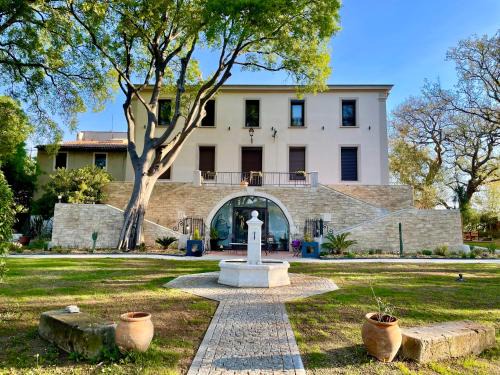 Aubagne Bed & Breakfast | Unforgettable Stay at Bastide Beaudinard with Ocean Views