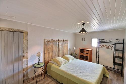 Montaren-et-Saint-Mediers House | Inviting Bastide de la Treille: Pool & Oceanfront Escape