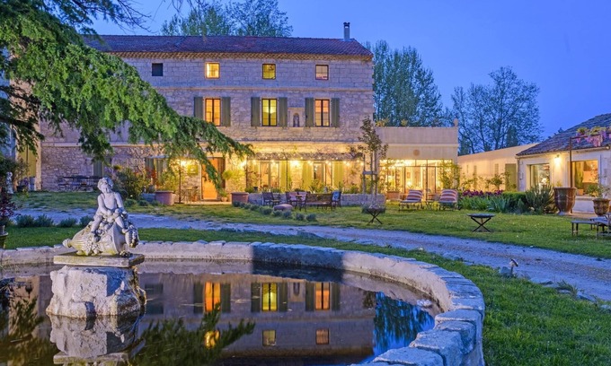 Avignon Bed & Breakfast | Guest Rated: 10/10 at Bastide de Bellegarde with Pool