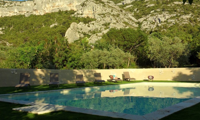 Fontaine-de-Vaucluse Apartment | Elegant Bastide De La Lézardière with Ocean View & Pool