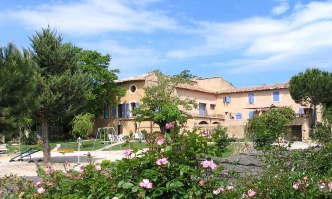 Apt Apartment | Experience Comfort at Bastide de la Peyrolière Gite