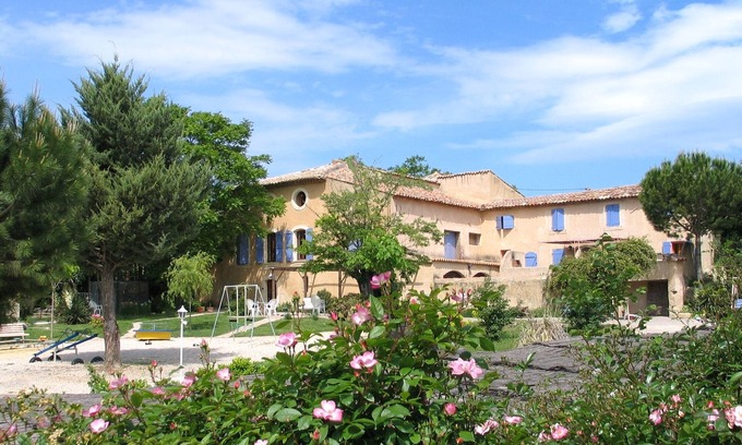 Apt Cottage | Inviting Bastide de la Peyrolière Gite with Pool & Kitchen