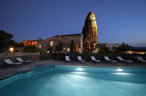 Roussillon Bed & Breakfast | Experience Bastide des Demoiselles with Oceanfront Luxury
