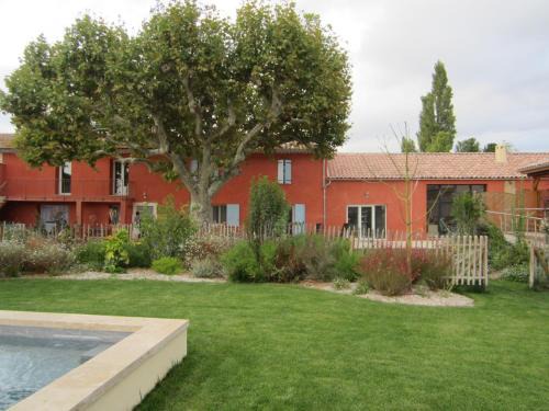 Salon-de-Provence Bed & Breakfast | Oceanfront Bliss at Bastide des Martelieres - Rated 9/10