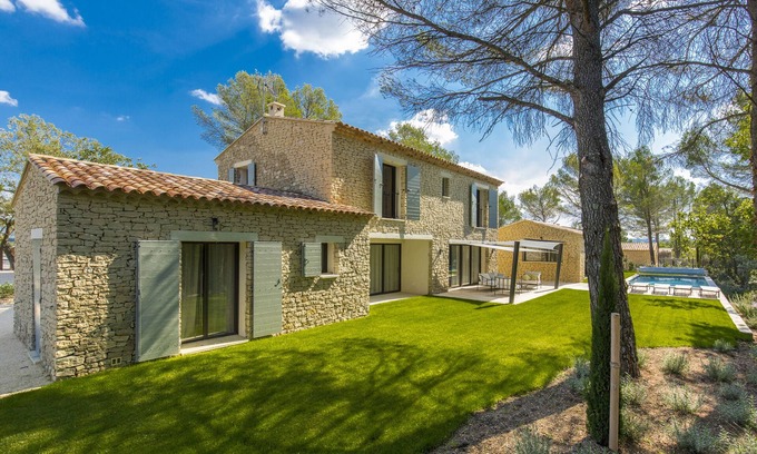 Gordes Villa | Gordes Getaway: 10/10 Stay with Pool & Family Amenities