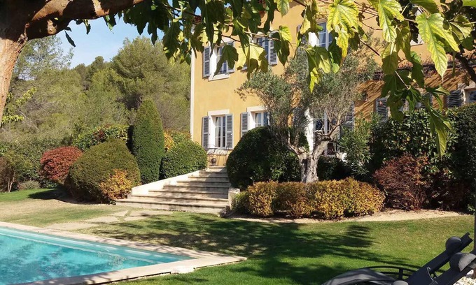 Cabries Bed & Breakfast | Experience Comfort at Bastide Tara: 9.6/10 Rated Retreat
