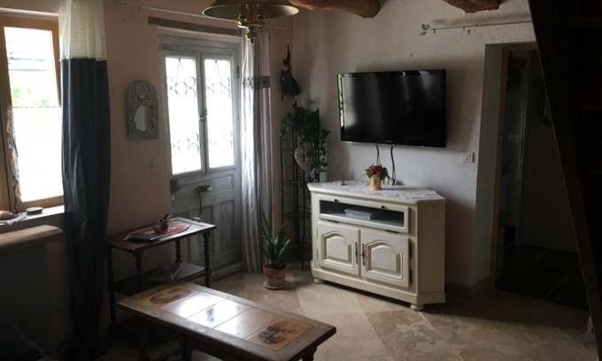 Salernes House | Tranquil Bastidon: Pet-Friendly Retreat with Pool Access
