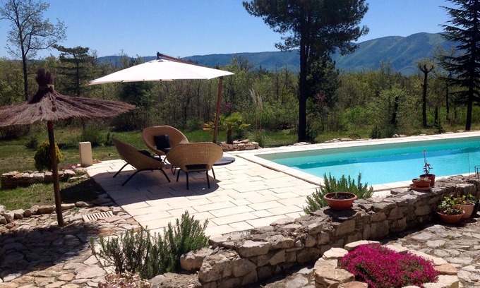 Caseneuve Cottage | Experience Tranquility at Bastidon du Luberon with Spa & Pool