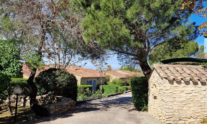Gordes House | Tranquil Labastidette of Gordes with Private Garden & Pool