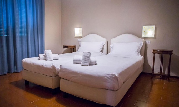 Fiorenzuola d'Arda Hotel | Pet-Friendly Bastimento: Family Retreat with Dining Options