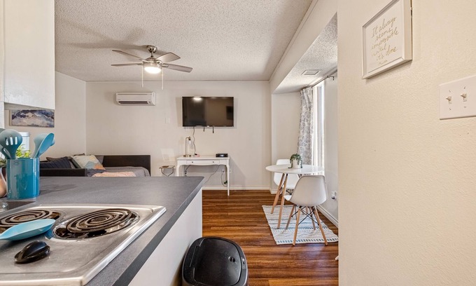 Bastrop Apartment | Bastrop Bungalow: Cozy Rental with Spa & Fast Wifi