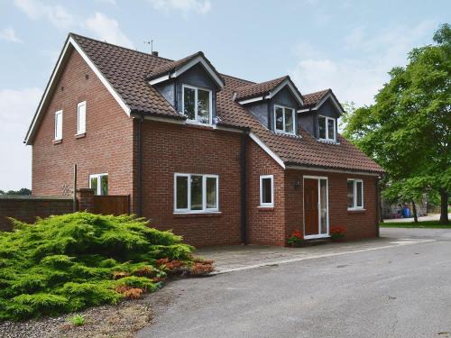 Arnold House | Experience Baswick Steer: Pet-Friendly 5-Star Retreat