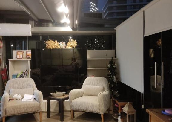 Bagcilar Apartment | Elegant Batışehir Apartment with Pool and Pet-Friendly Options