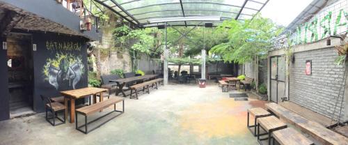Padang Hotel | Bat & Arrow: Cozy Stay with Breakfast and Kitchen Access