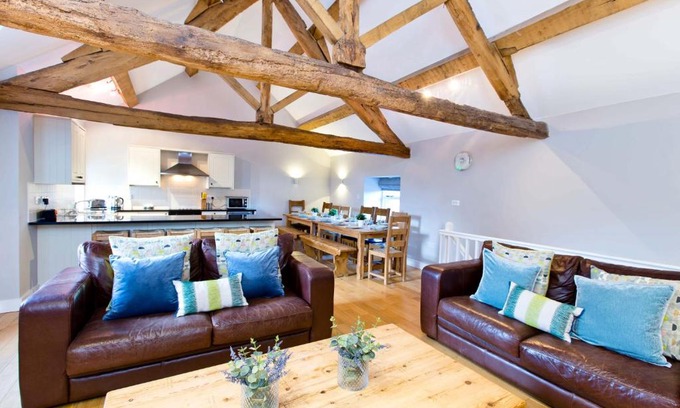 Hurdlow House | Discover Bat's Belfry: 4-Star Pet-Friendly Retreat
