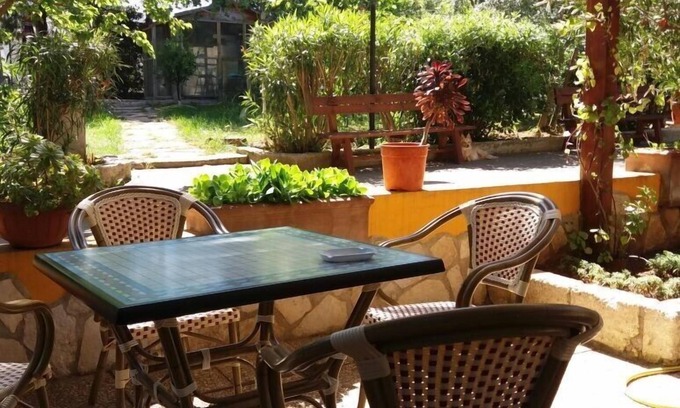 Defensola House | Cozy BATA 4 Studio Cottage - Breakfast Included, Near Beach