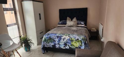 Eikenbosch Bed & Breakfast | Pet-Friendly Retreat at Batchelor by Cozy with Breakfast
