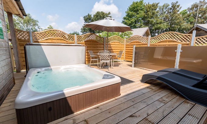 Cheddar Cabin | Relax at Bath & West Lodge with Private Hot Tub & Pool