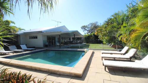 Horseshoe Bay House | Family-Friendly Bather's Pavilion Holiday House with Pool