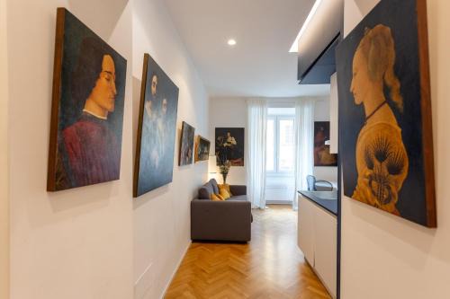 Rione XVIII Castro Pretorio Apartment | Family-Friendly Termini Painting Apartment with Great Reviews