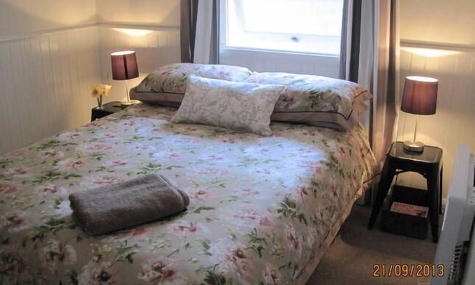 Hobart Central Business District House | Cozy Bathurst St Cottage with Ocean View & High Guest Rating