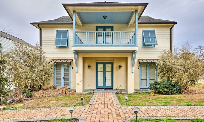 Oscar House | Beautiful Baton Rouge House with Balcony & Pier Access!
