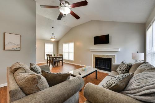 Mid City South Apartment | Relaxing Baton Rouge Condo with Pool, Balcony & Pet-Friendly