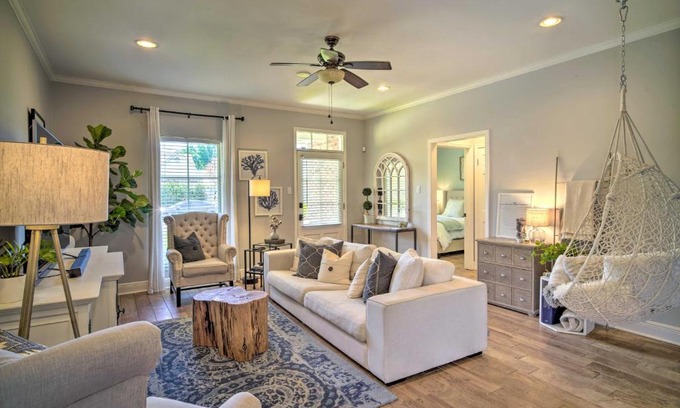 Highlands - Perkins House | Chic Baton Rouge Game Day House with Kid-Friendly Yard