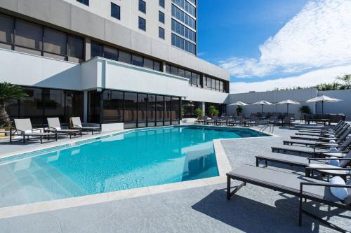 Mid City South Hotel | Discover Baton Rouge Marriott: Family-Friendly & Poolside Retreat