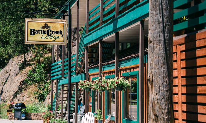 Keystone Cabin | Battle Creek Lodge: 4-Star Stay with Spa & Breakfast