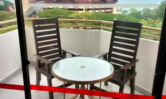 Batu Ferringhi Apartment | Discover Batu Feringgi Sri Sayang Apartment with Ocean Views