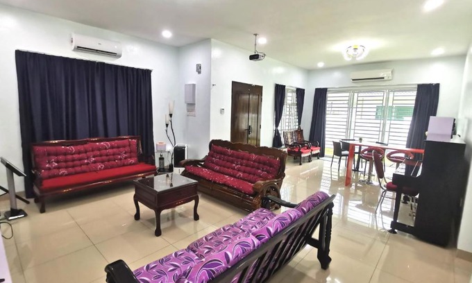 Batu Pahat Villa | Relax at Batu Pahat Karaoke Villa with BBQ & Family Fun
