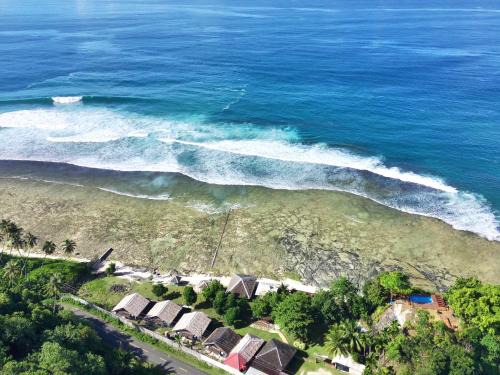 Sinabang Hotel | Unforgettable BatuRundung Surf Resort with Ocean View Pool