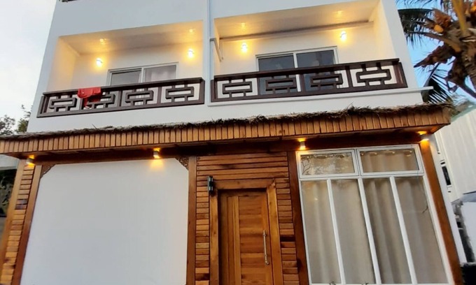 Thulusdhoo Island House | Explore Batuta Maldives Fourson: Family-Friendly Retreat
