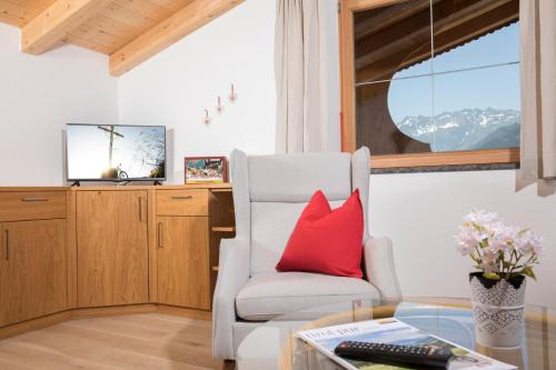 Alpbach Apartment | Discover Bauernhaus Roßmoos: Pet & Child Friendly Stay