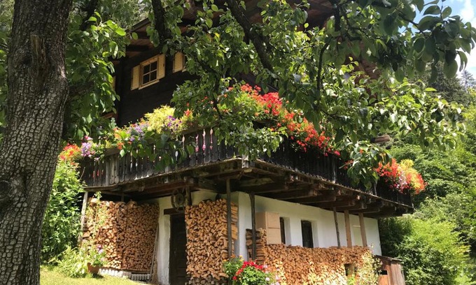 Santa Valburga Apartment | Cozy Bauernhaus Spathen with Kitchen - Guest Rated 8/10
