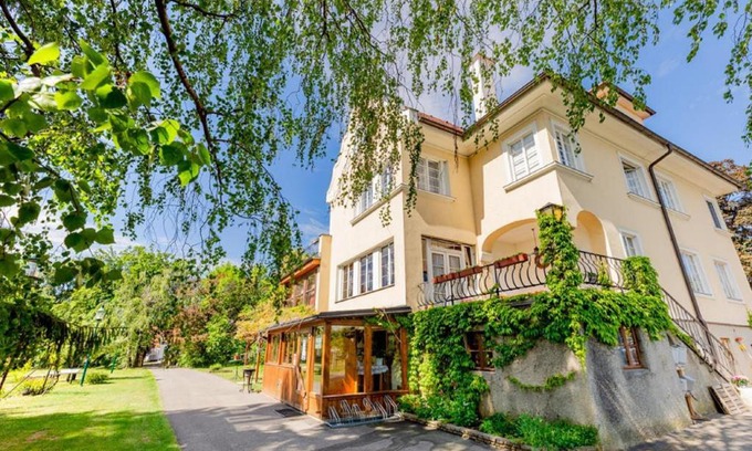 Wurflach House | Welcoming Bauernhof Woltron: Ideal for Families & Pets